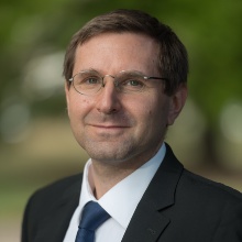 Dieses Bild zeigt Prof. Dr. techn. Thomas Hobiger